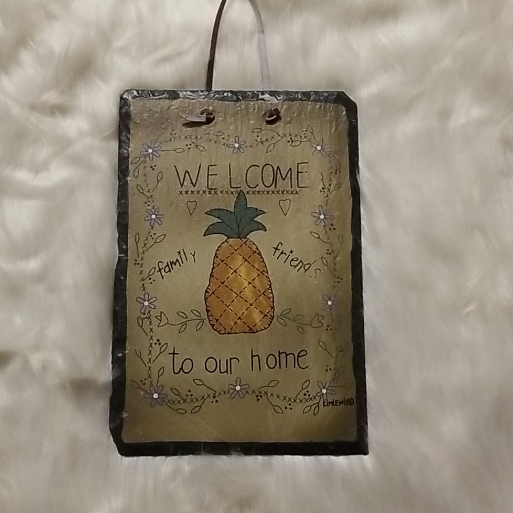 Stone Pineapple Welcome Sign
